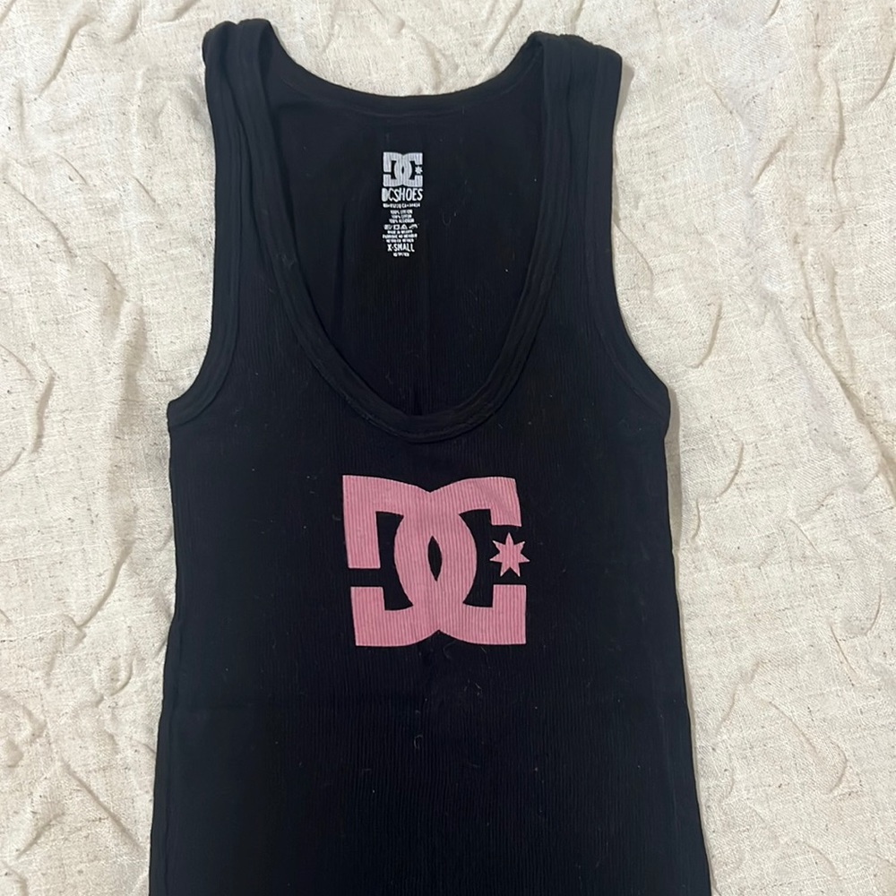 DC shoes black and pink ribbed tank top size extra small